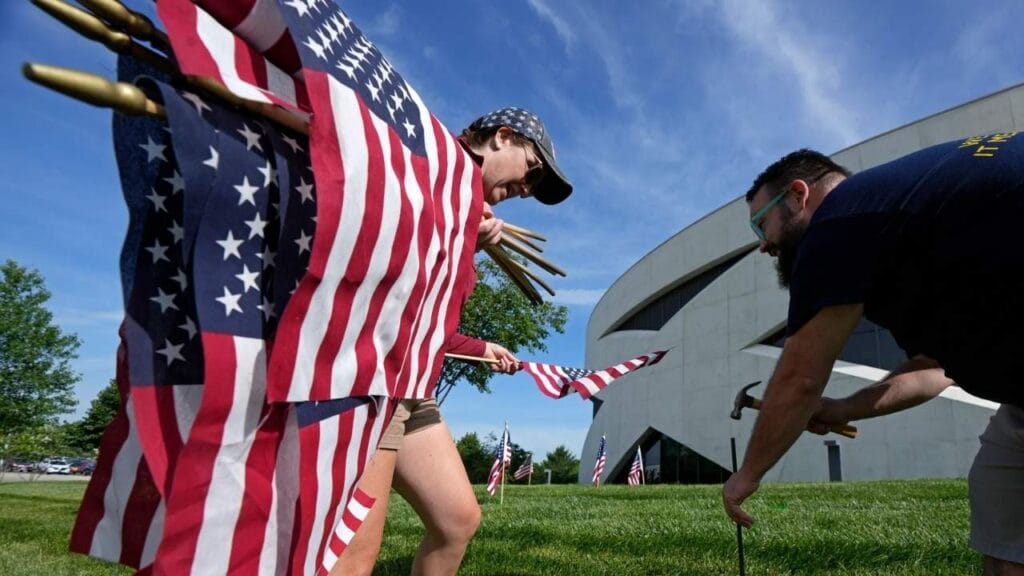 Auto Shop Honors Memorial Day With Enormous American Flag Display in Colorado 1 Auto Shop Honors Memorial Day With Enormous American Flag