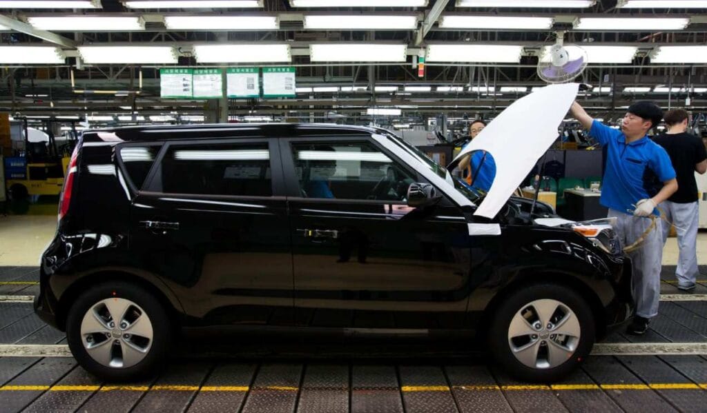 Car Security Flaw Exposed—Teen Steals Vehicle in Seconds and Sparks Nationwide Concern 2 Car Security Exposed