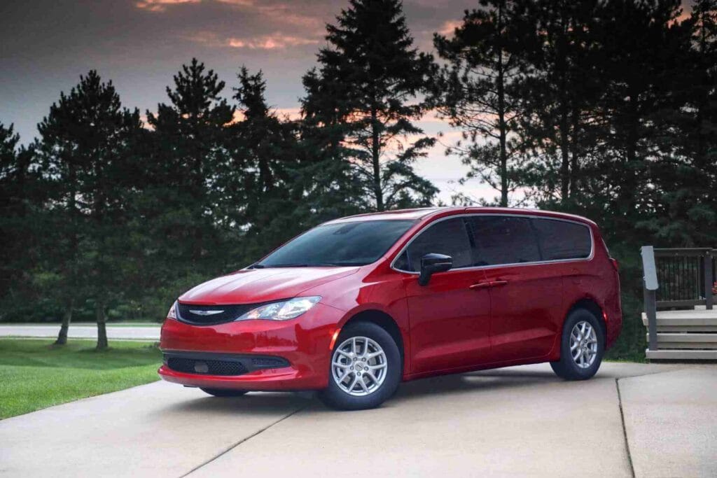 Chrysler Recalls Voyager and Pacifica Models Over Airbag Flaw Spanning 2022 to 2025 2 Chrysler Recalls Voyager