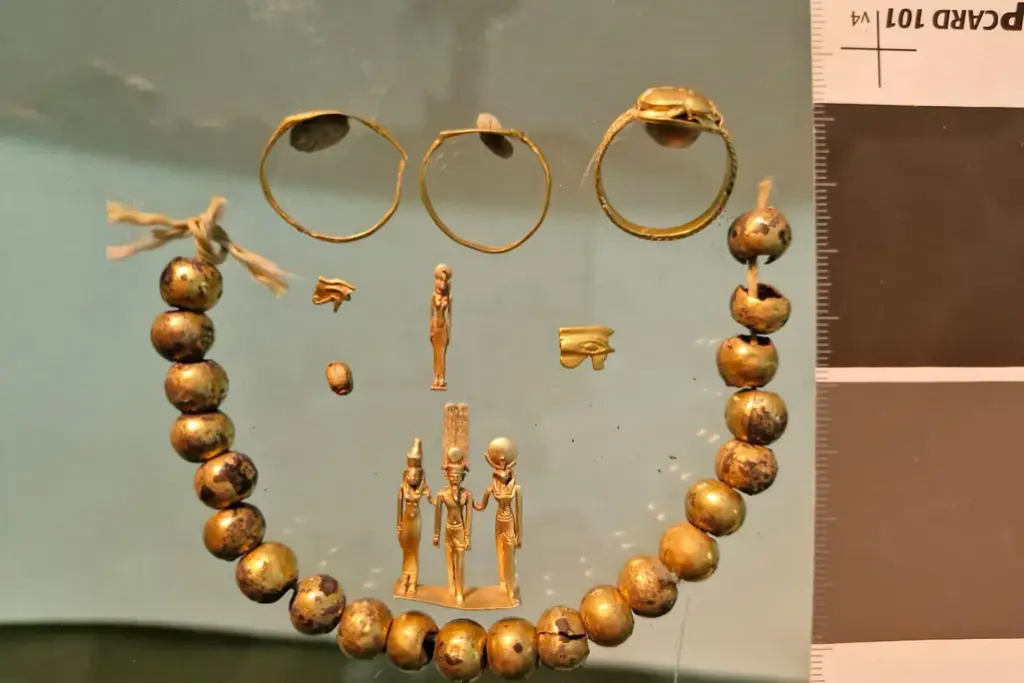 Forged From a Meteorite? Egypt’s Stunning Prehistoric Beads Rewrite Human History 2 Egypt’s Stunning Prehistoric Beads