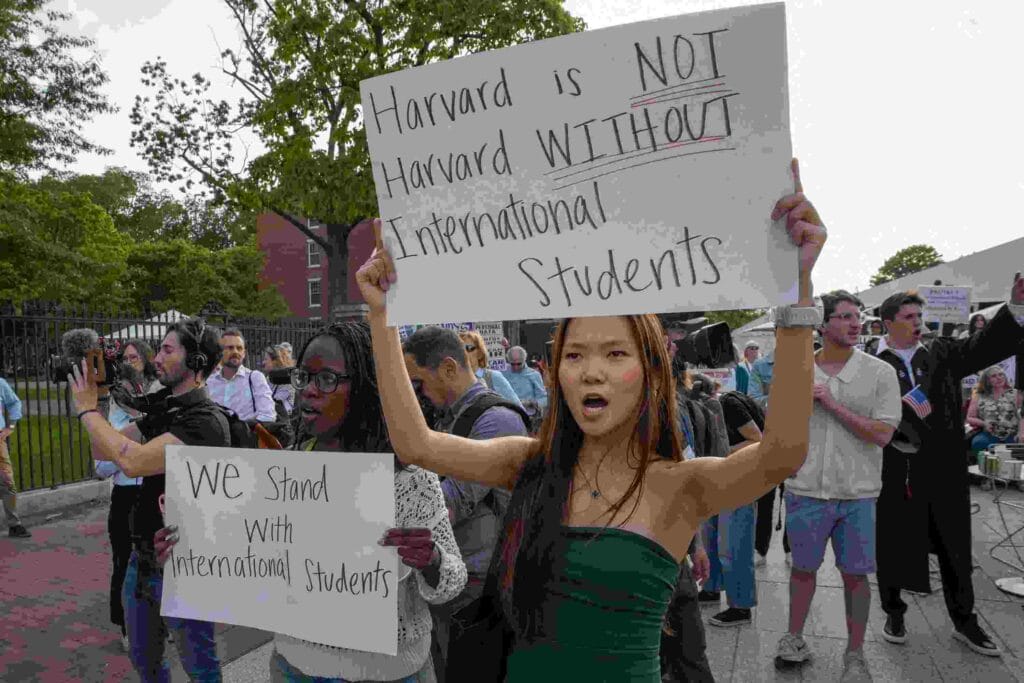 Harvard in Chaos After Trump Suspends Entry of International Students—Here’s What You Didn’t See Coming 2 Harvard in Chaos