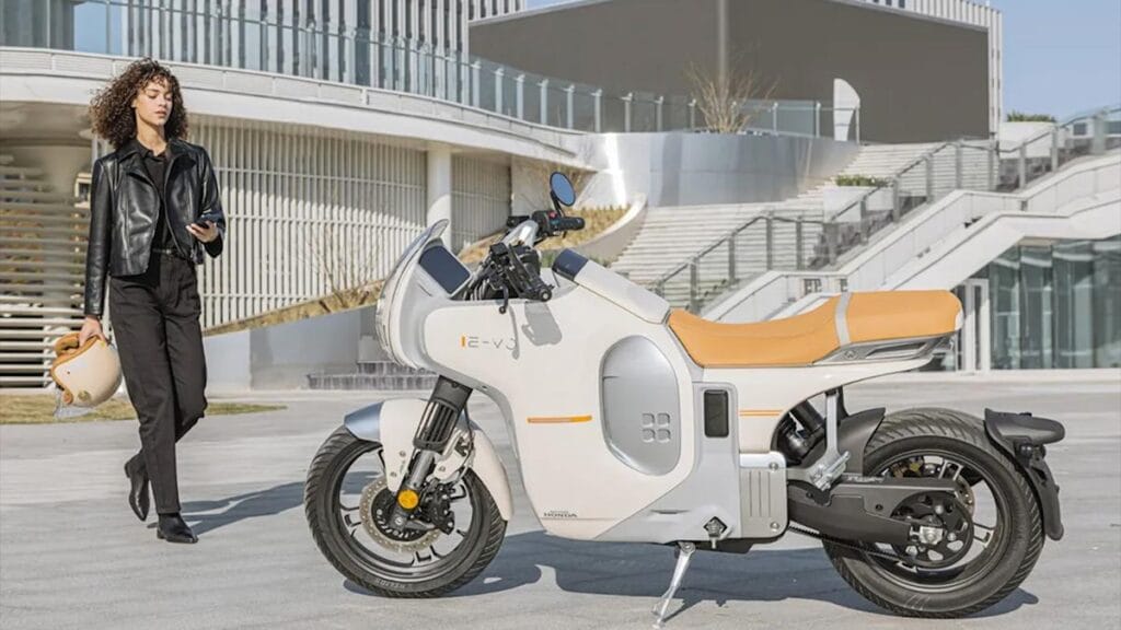 Honda Drops Its First Ever Electric Motorcycle and the Wuyang Collab Is Turning Heads 2 Honda Drops Electric Motorcycle