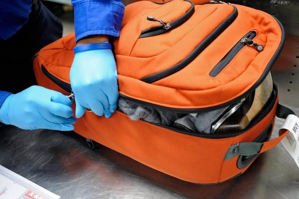 TSA Shocked by What They Found in a Carry-On Bag — Immediate Action Taken at Airport 2 TSA