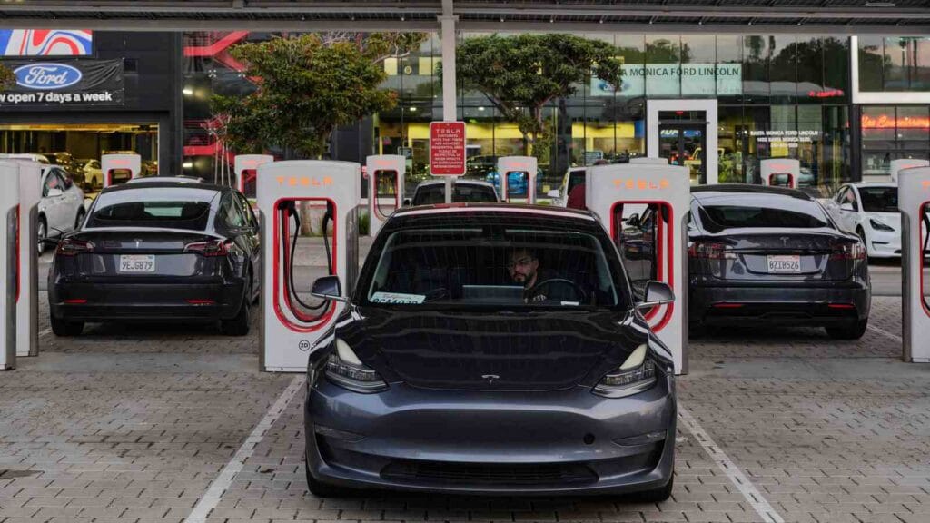 Top Tesla Executive Departs and Raises New Doubts About the Company’s Future 2 Top Tesla Executive Departs