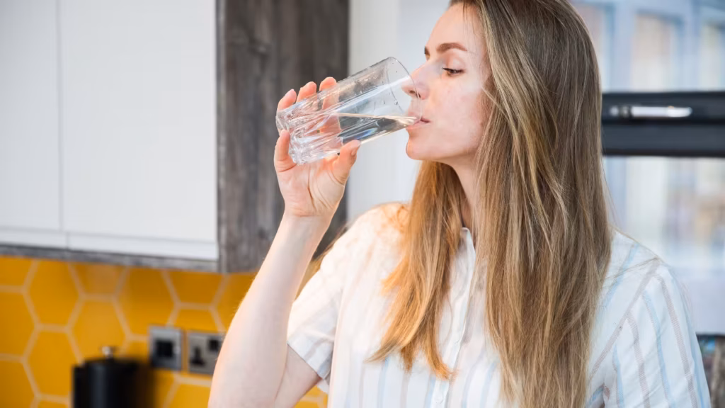 Avoid These 5 Habits After 5 PM If You Want to Lower Your Stroke Risk 2 Avoid Habits