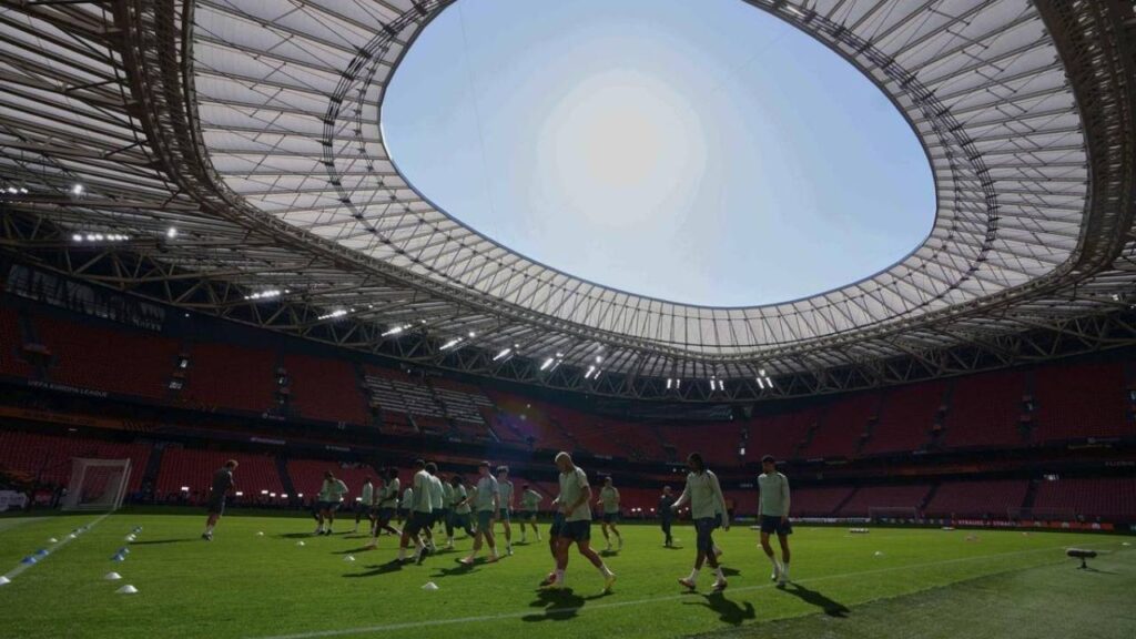 Aficionados Ingleses Empiezan A Llegar A Bilbao Antes De La Final De La Europa League 1 Aficionados Ingleses Empiezan