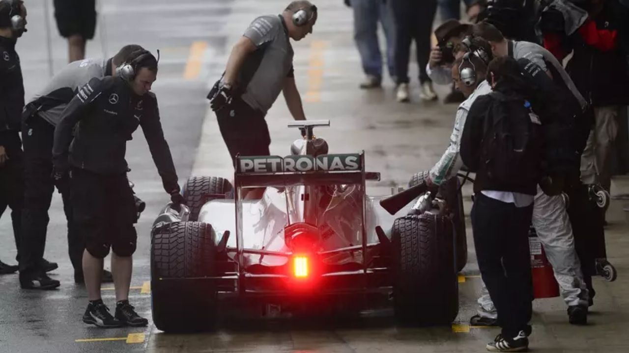 Fernando Alonso Lanza Crítica Irónica a Hamilton