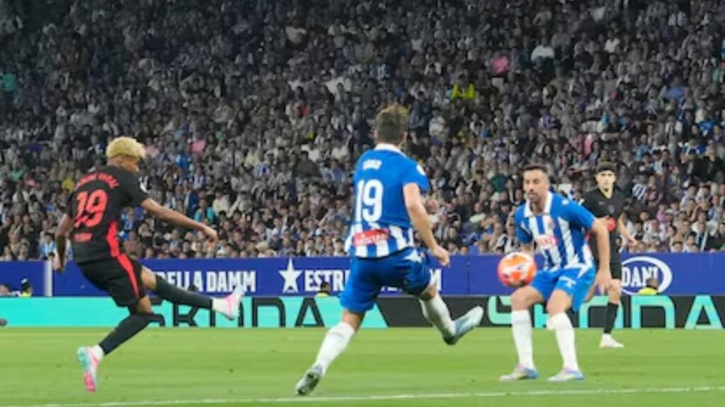 Lamine firma el título del Barça en el derbi: check cómo coronó al Barcelona campeón de LaLiga 2025 1 Lamine firma el título del Barça en el derbi