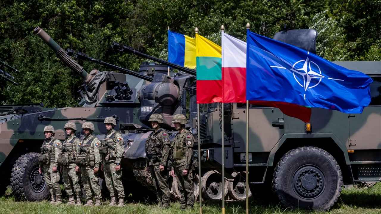 El Ejército Muestra su Fuerza en Canarias Mientras