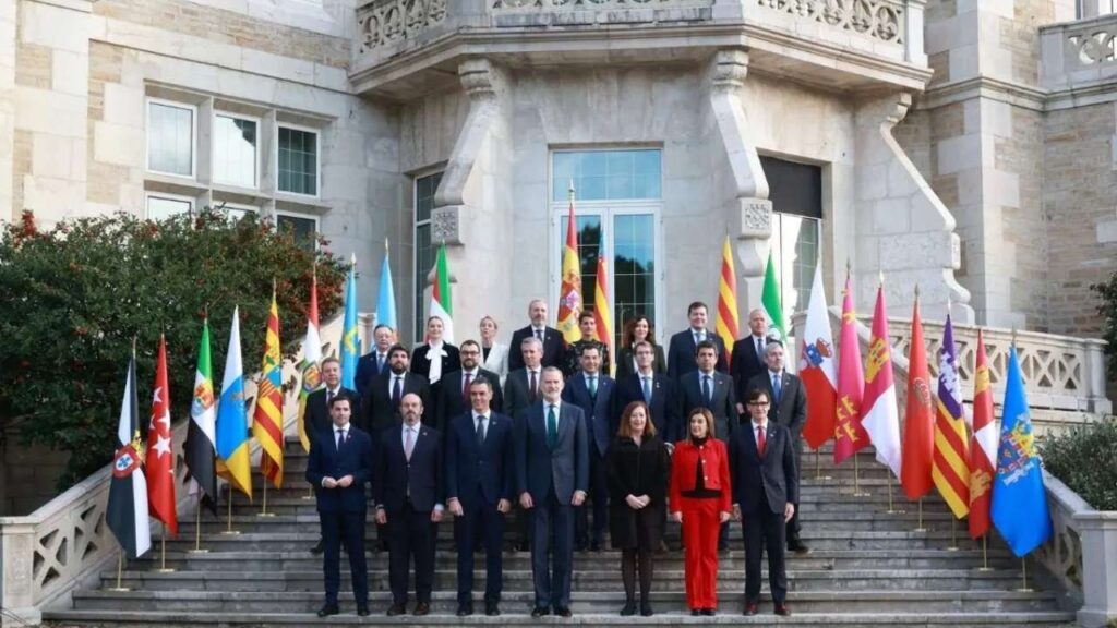 El PP Presiona a Sánchez en la Conferencia de Presidentes, Pero Acude Ante el Rey 1 El PP Presiona a Sánchez en la Conferencia de Presidentes