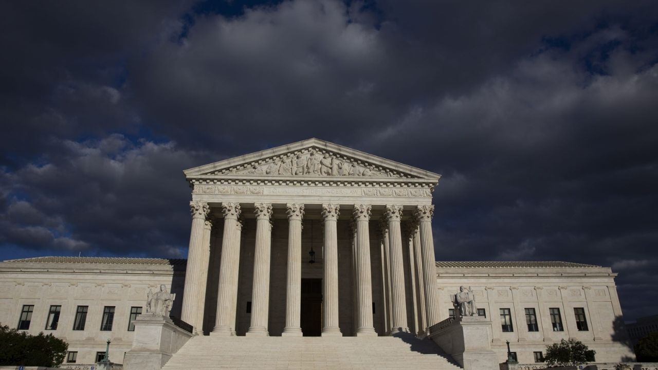 El Supremo de EE. UU. Acota el Alcance Judicial Sobre