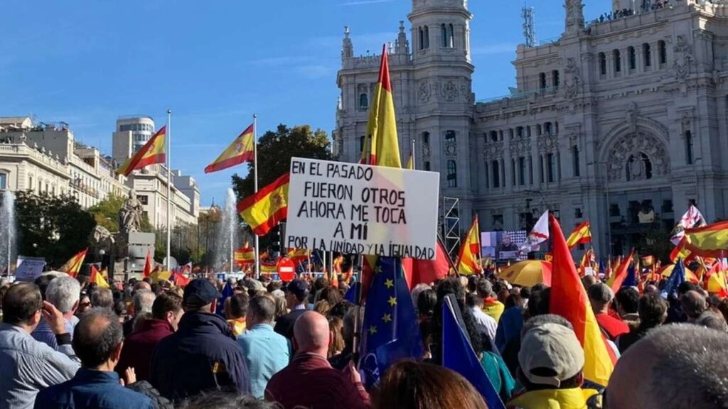 La Policía Interviene Contra Manifestantes Que Intentaban Llegar a La Moncloa en Una Protesta No Autorizada 1 La Policía Interviene Contra Manifestantes Que Intentaban