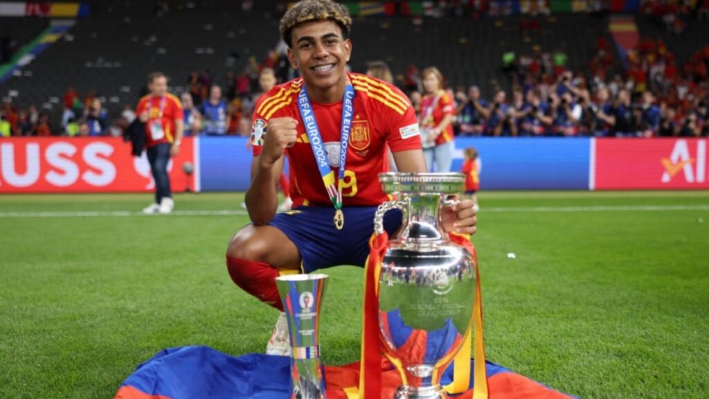 Lamine Yamal Apunta al Balón de Oro y Lanza un Reto a Cristiano: “Mi Trabajo Es Ganar” 1 Lamine Yamal Apunta al Balón de Oro y Lanza un Reto a Cristiano