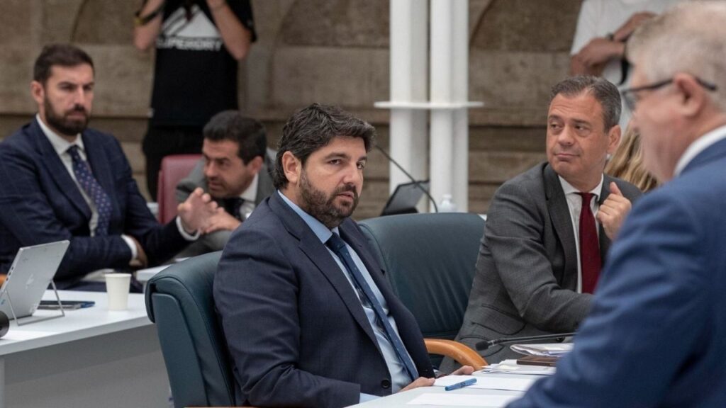 López Miras Se Acerca a la Mayoría Absoluta en Murcia Pero Aún Depende de Vox 1 López Miras Se Acerca a la Mayoría Absoluta