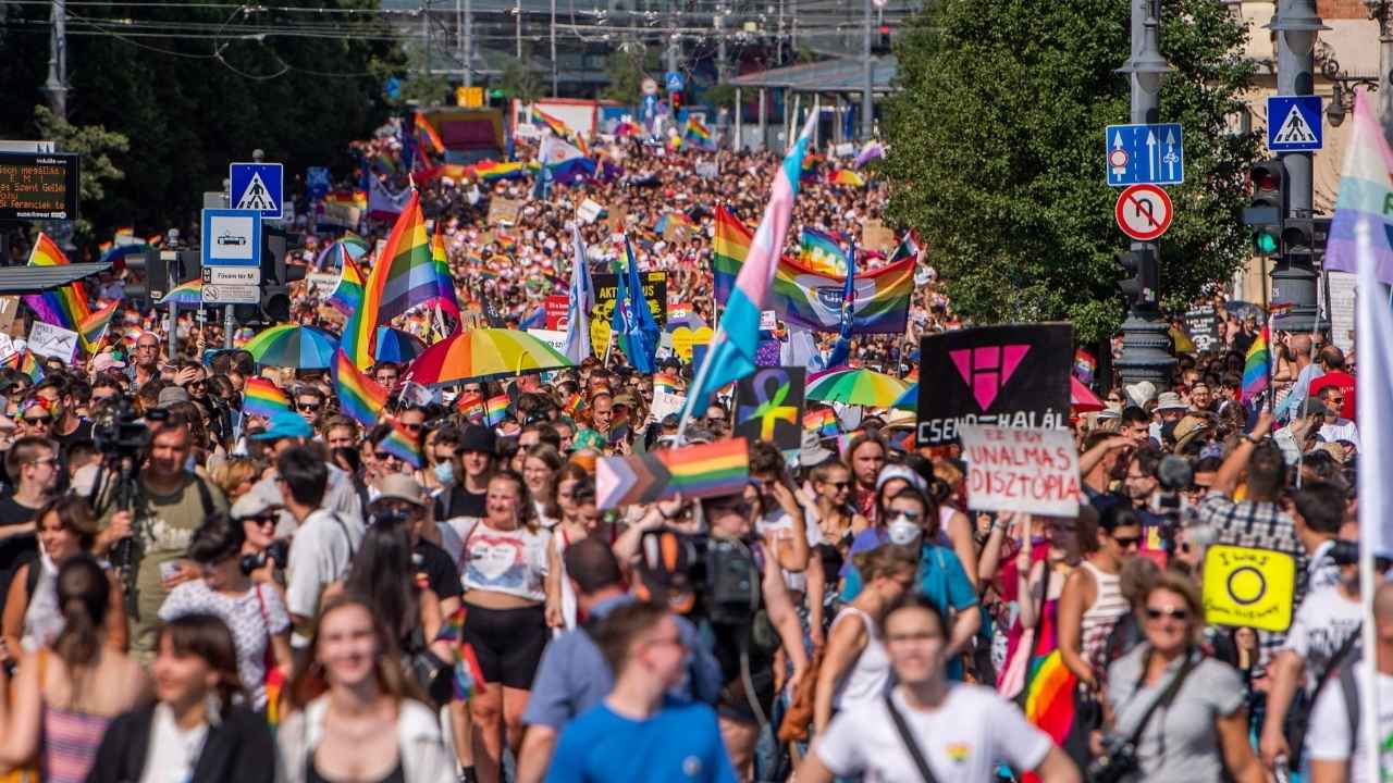 Orbán Lanza Advertencia Legal a Quienes Asistan