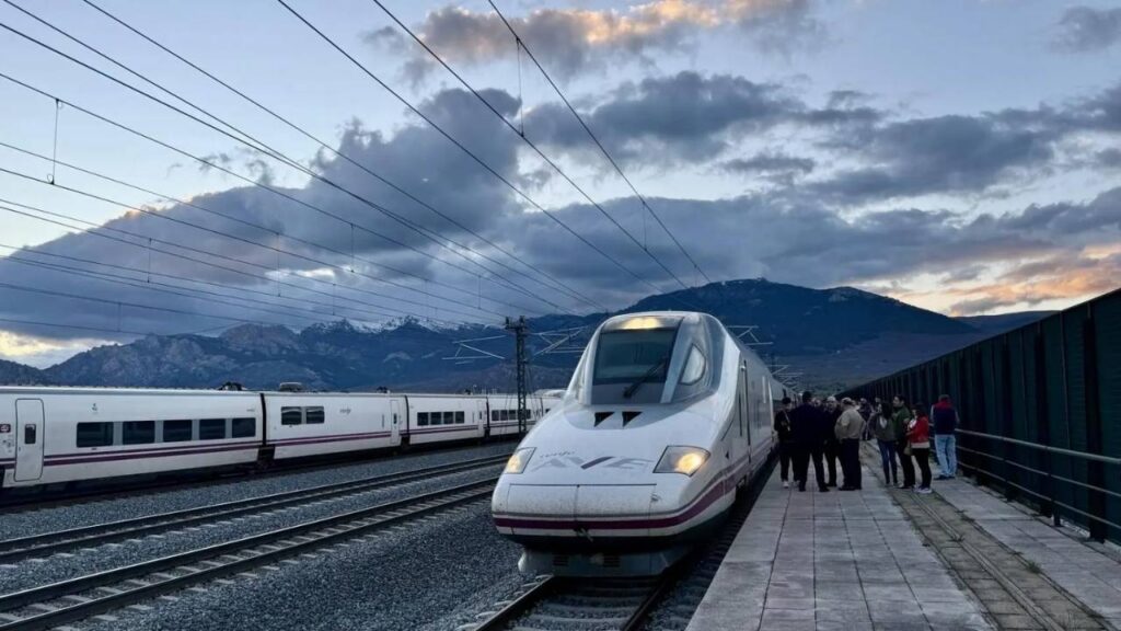 Un Fallo Eléctrico en Valladolid Provoca el Caos: Diez Trenes AVE Afectados 1 Un Fallo Eléctrico en Valladolid Provoca el Caos