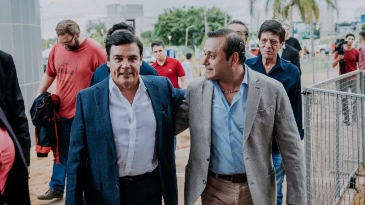 El dirigente socialista da un paso al costado