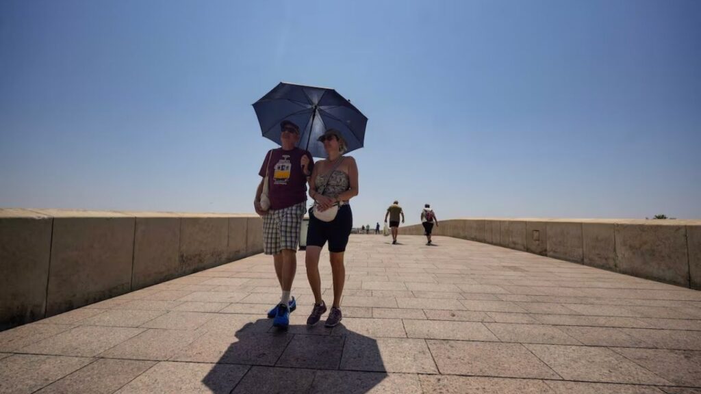 La AEMET activa alertas por ola de calor y temperaturas inéditas en el mar 1 La AEMET activa alertas